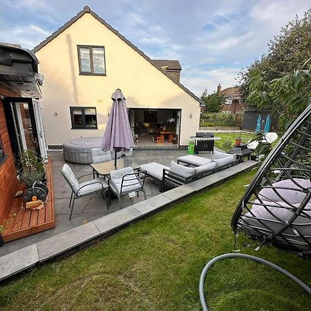 Modern Harrogate House Sleeps 10, Cinema Room & Hot Tub 외부 사진