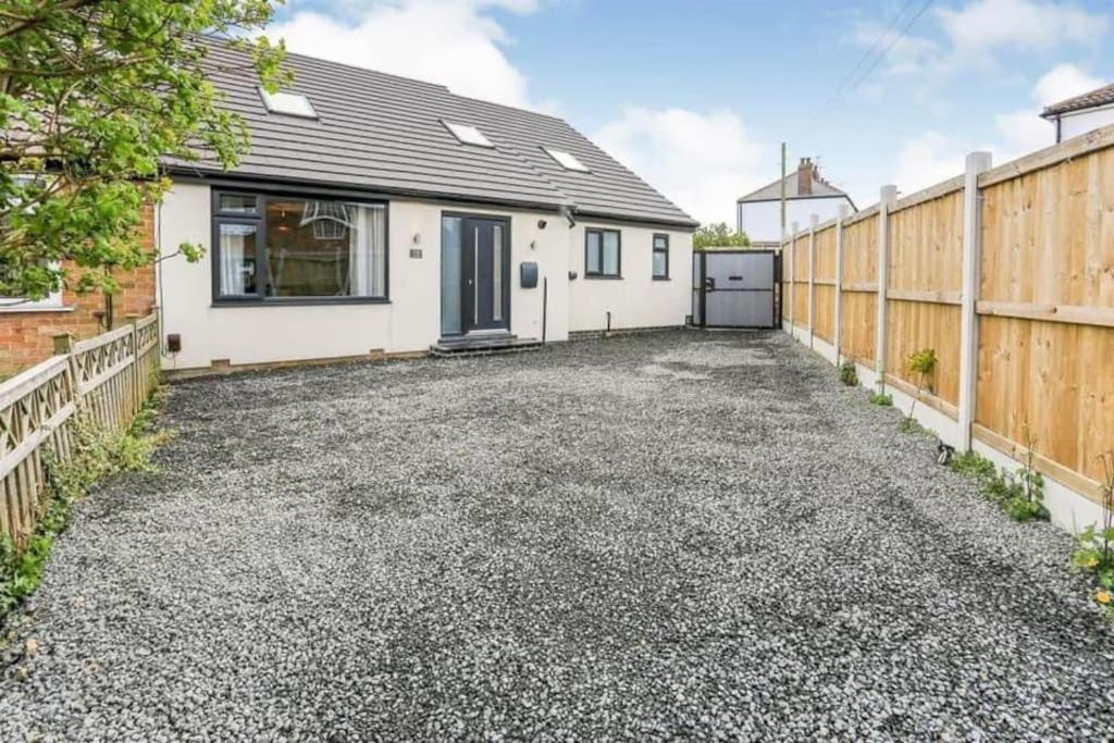 Modern Harrogate House Sleeps 10, Cinema Room & Hot Tub 외부 사진