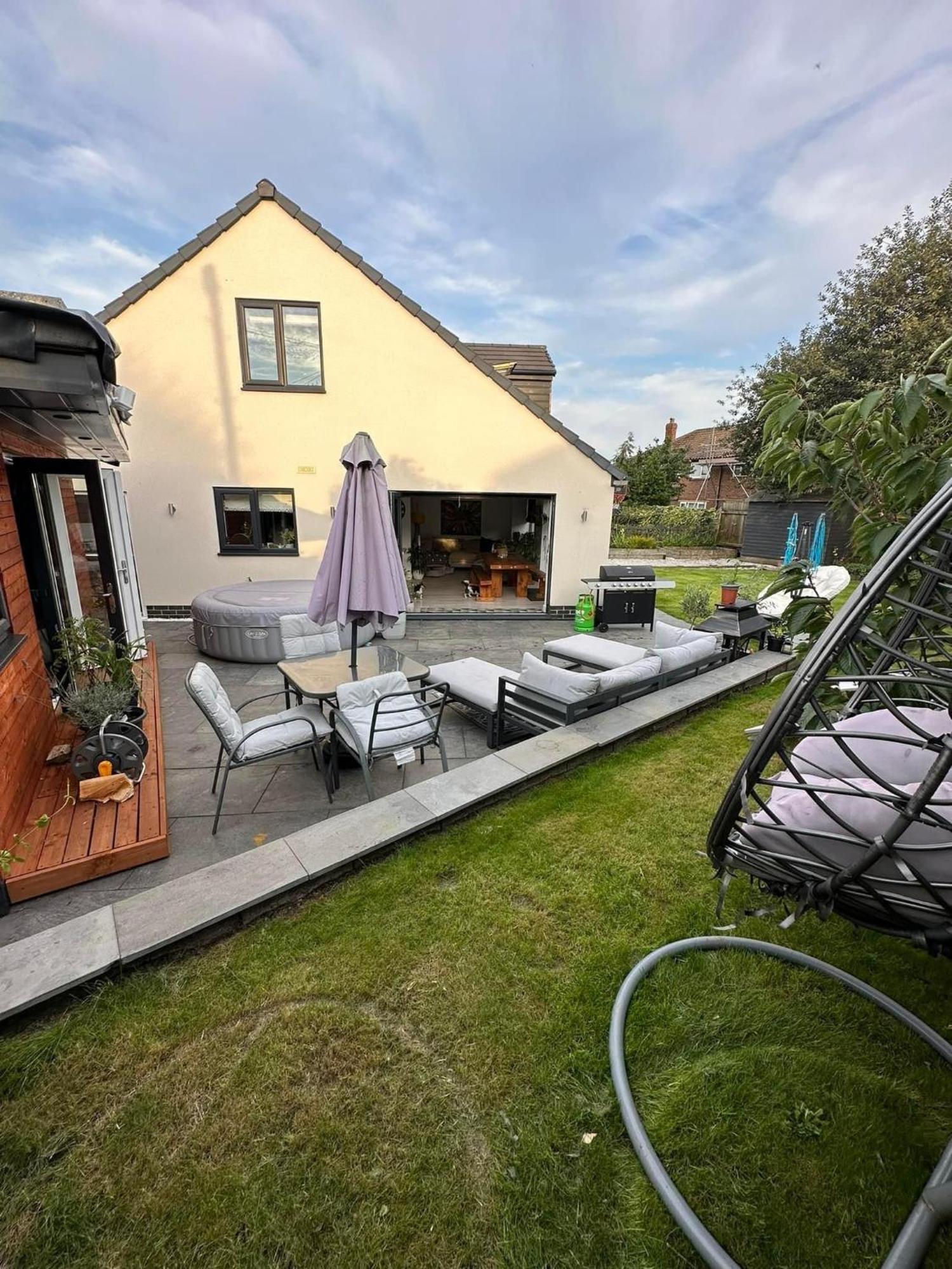 Modern Harrogate House Sleeps 10, Cinema Room & Hot Tub 외부 사진